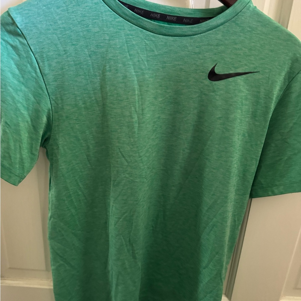 Nike Men's Green T-Shirt